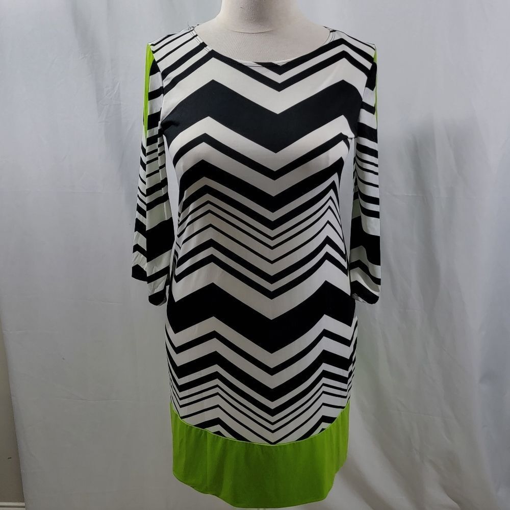 Sunny Leigh Black/White Chevron Dress with‎ Green Highlight Size XL. #165